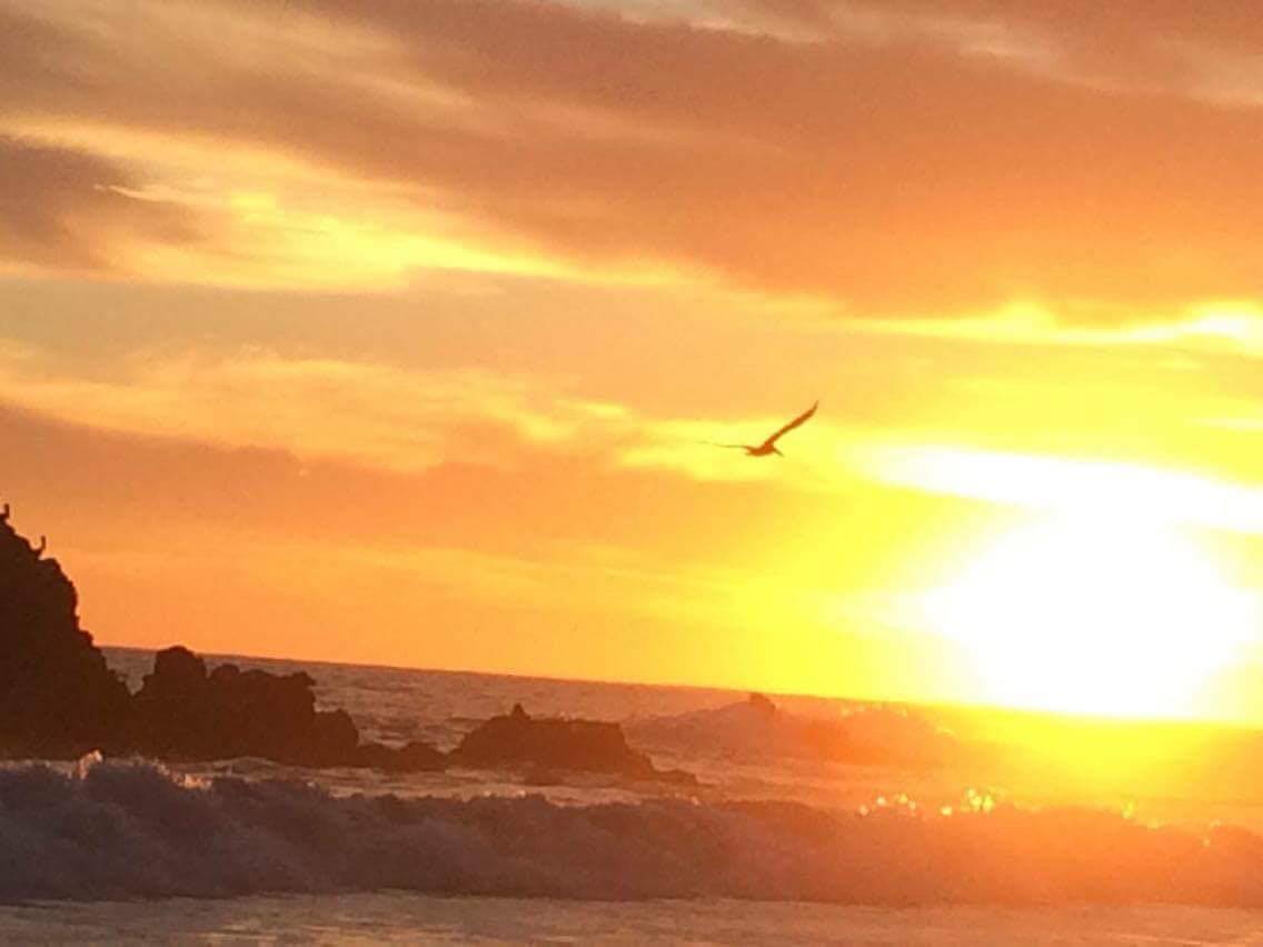 Atardecer sobre el mar en la costa de Oaxaca